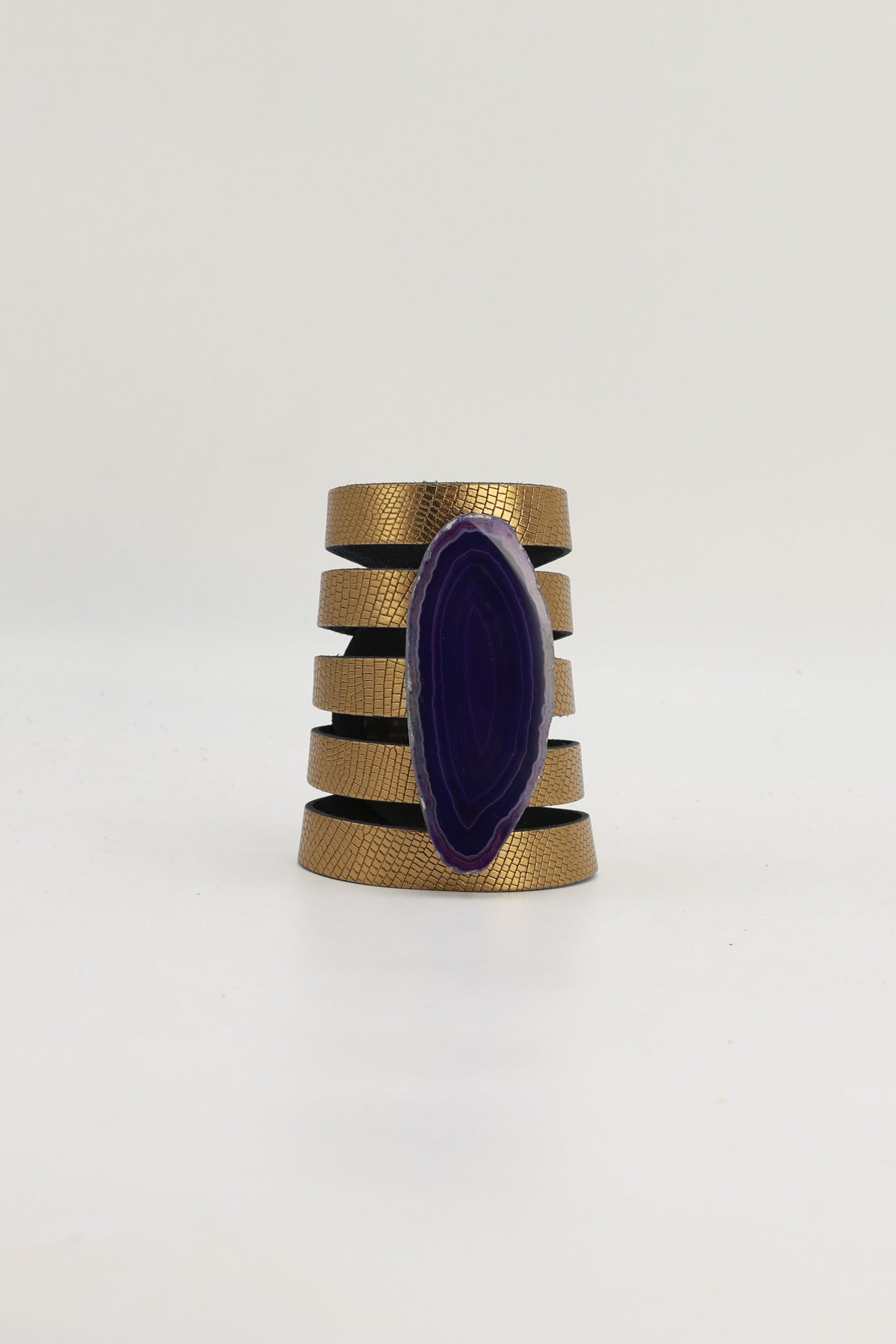 Brazalete Sol Dorado Ágata Morada