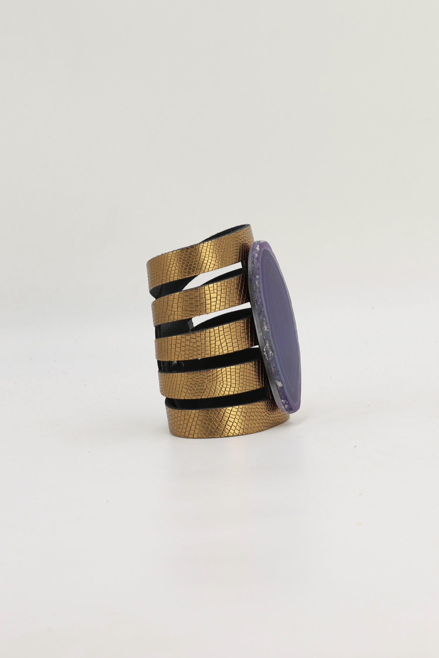 Brazalete Sol Dorado Ágata Morada