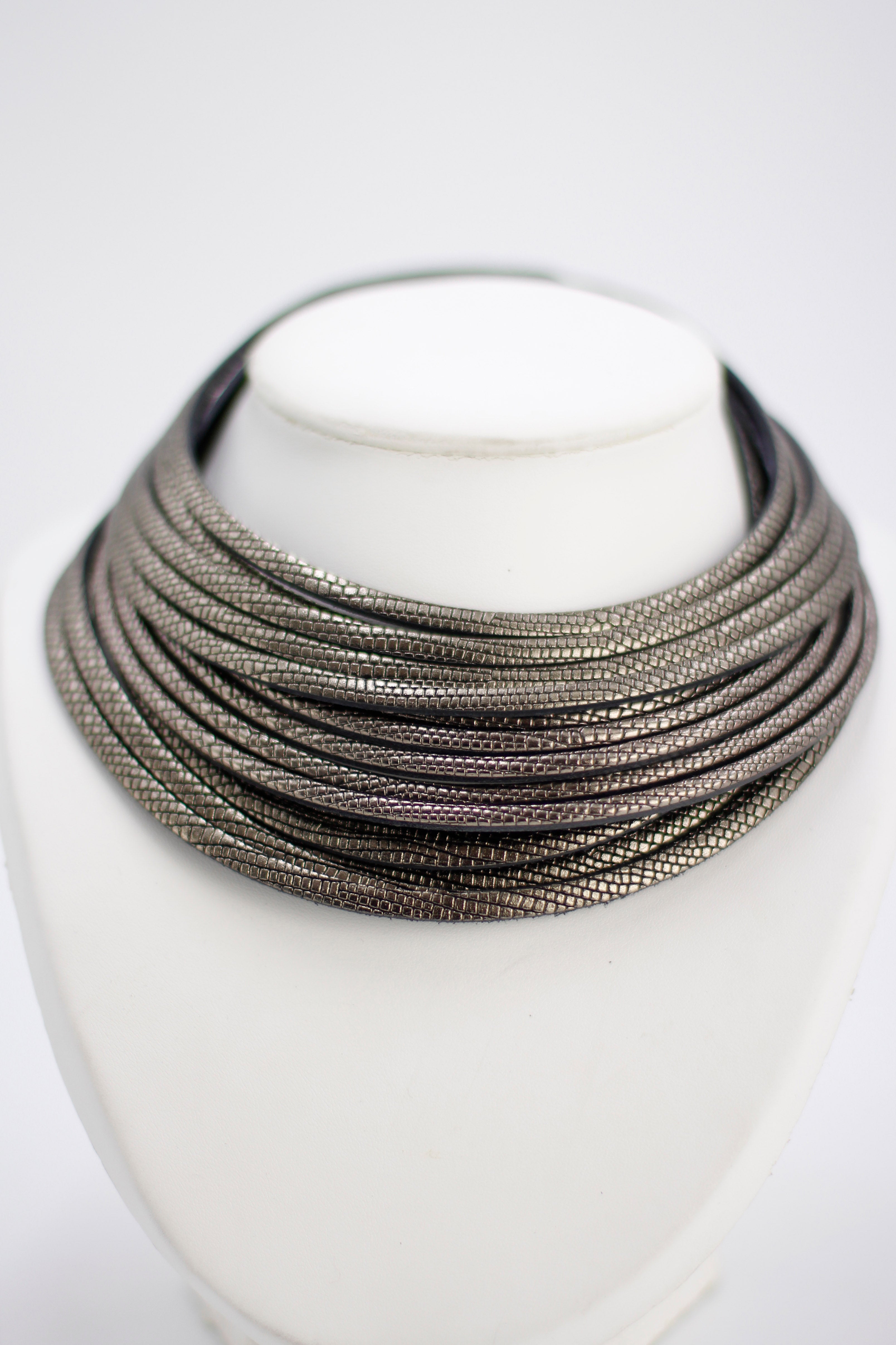 Collar Coa Medium Plomo