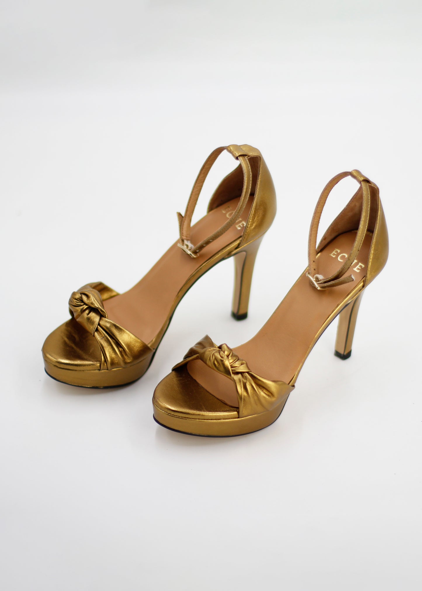 SANDALIAS MOA DORADAS